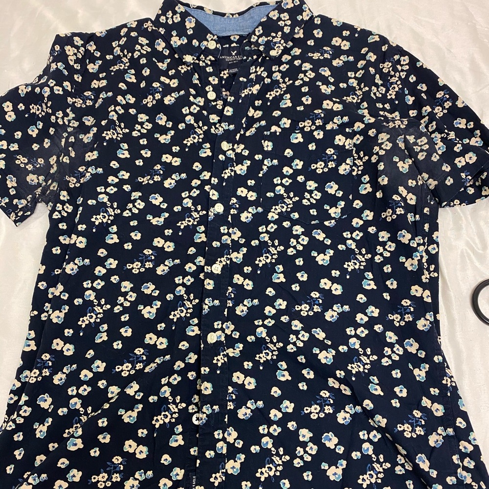 Men’s flower button down shirt! - Picture 1 of 3